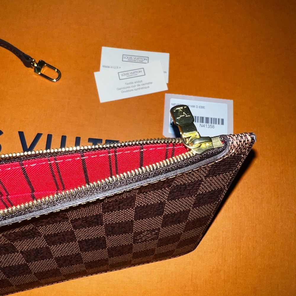 Louis Vuitton Damier Neverfull Pouchette - Picture 2 of 8